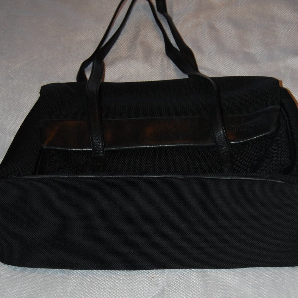 Tumi Black Nylon Briefcase/Computer Case With Sho… - image 7